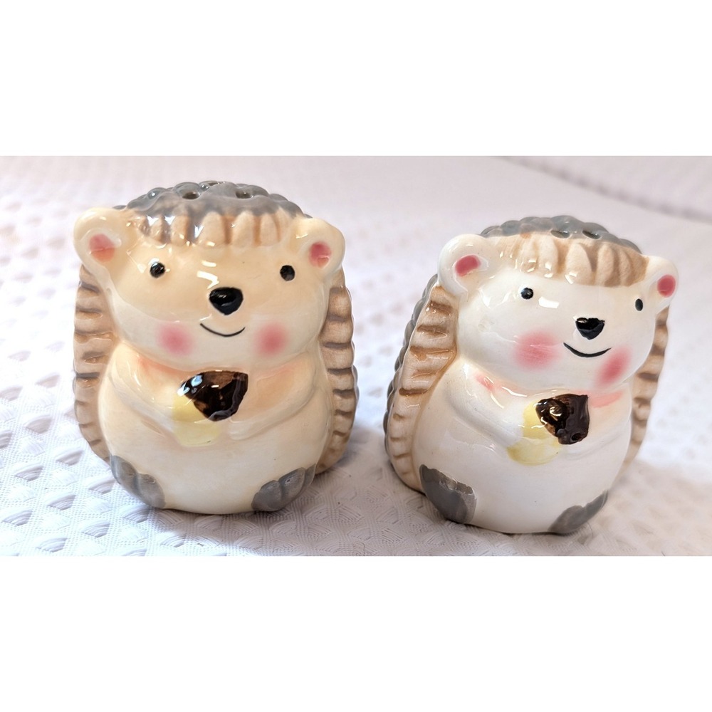 2 Hedgehog Ceramic Country Shakers Salt & Pepper Woodland Creatures 3" W/ Acorns